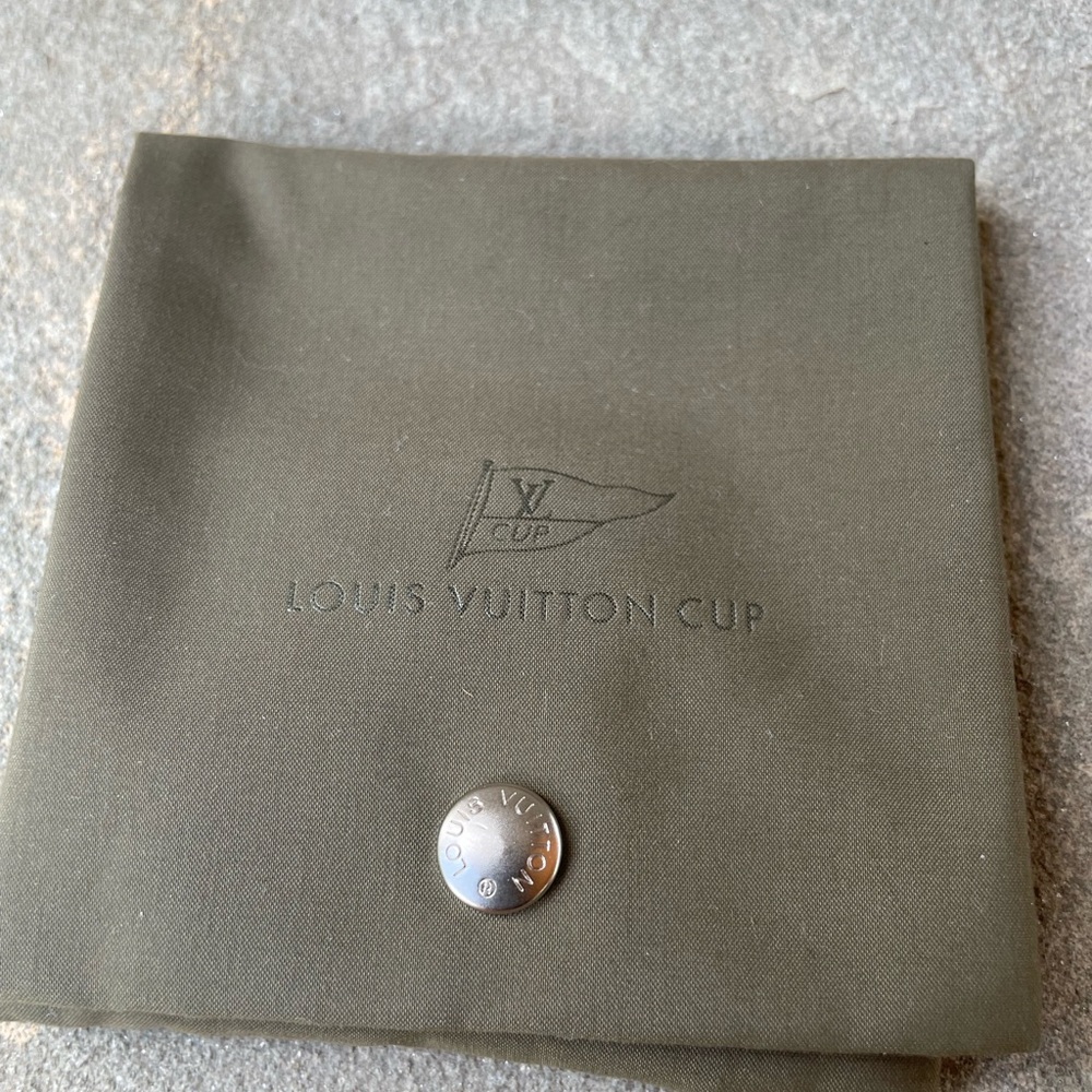 Rare 2003 Louis Vuitton Cup Silver Kiwi Keychain & Pouch - Picture 4 of 6